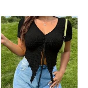 Black crop top size 2x never worn fits more like a L